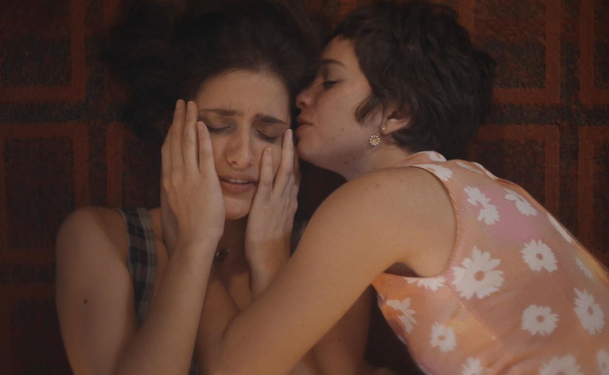 Romântica (2025) dir. Samantha Rossetti e Laura Paro